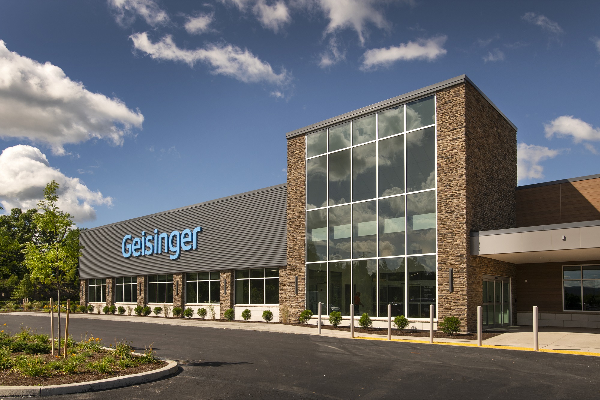 Geisinger Ribbon Cutting at Healthplex CenterPoint in Pittston The