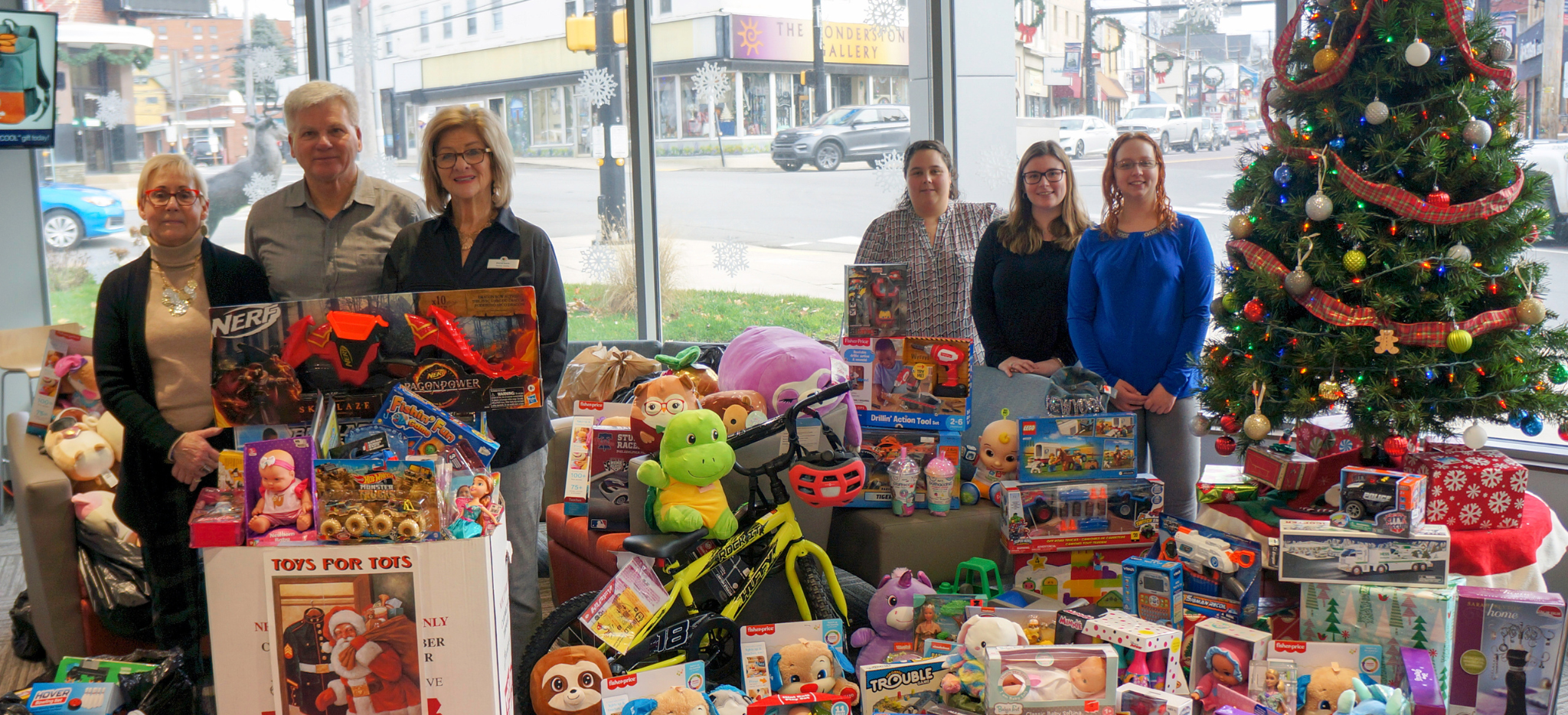 FNCB Bank Toys for Tots Drive Yields Hundreds of Toys for Area Children